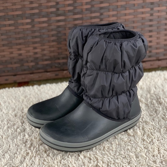 Crocs Winter Puff Pull On Mid Boots Blk Quilted Stretch Comfort Waterproof 14694 - Picture 2 of 12
